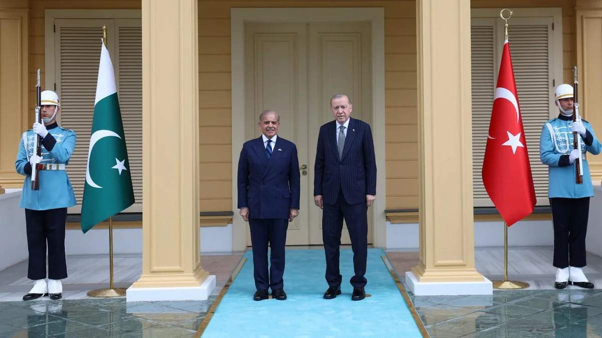Pakistanın Baş naziri Türkiyədə səfərdədir Pakistanın Baş naziri Türkiyədə səfərdədir