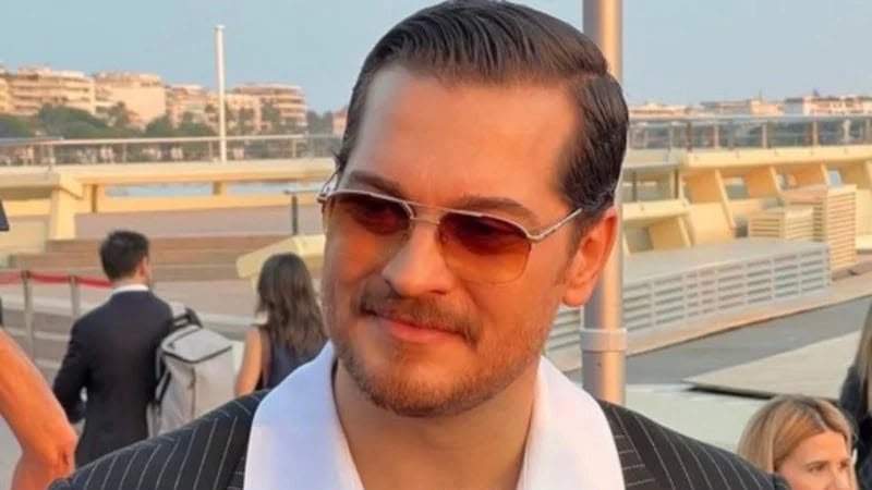 Çağatay Ulusoy və Aslıhan Malborandan romantik paylaşım Çağatay Ulusoy və Aslıhan Malborandan romantik paylaşım