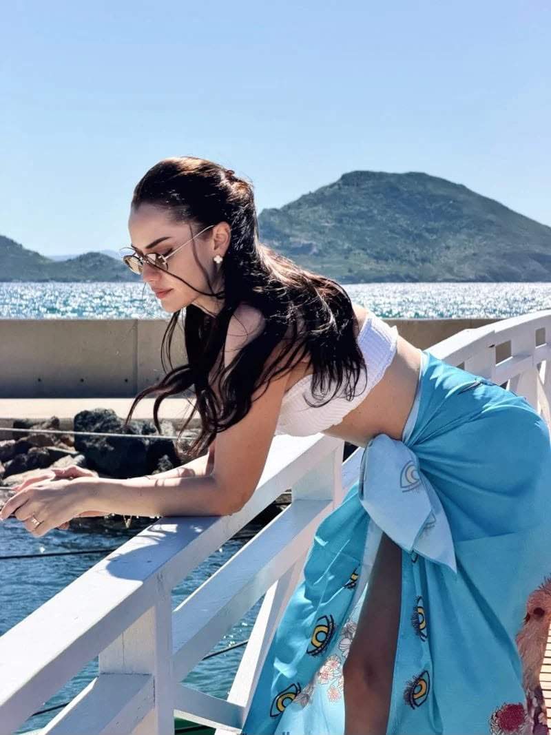 Fahriye Evcen tətil fotoları ilə diqqət çəkdi Fahriye Evcen tətil fotoları ilə diqqət çəkdi