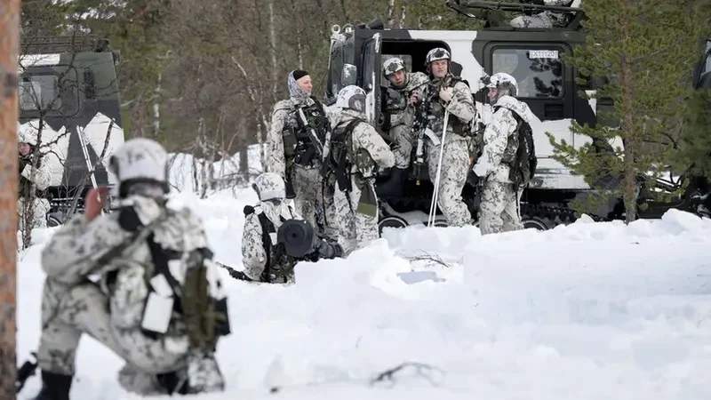 Fransa Finlandiyaya qoşun göndərəcək Fransa Finlandiyaya qoşun göndərəcək