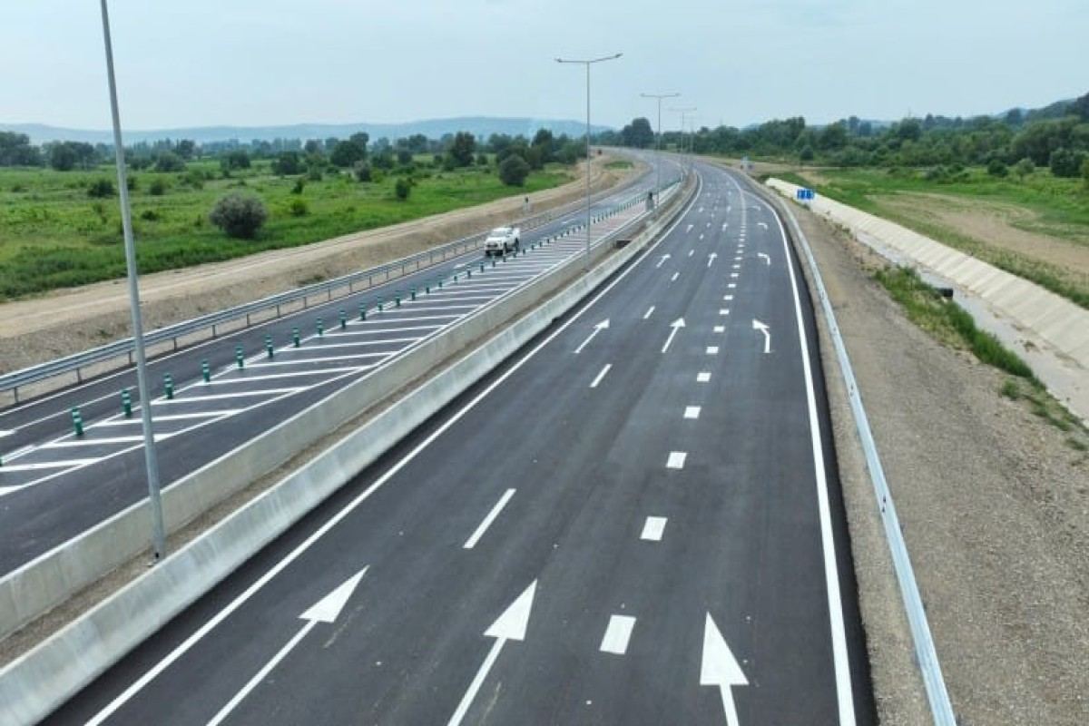 Gürcüstanı Azərbaycanla birləşdirən yeni dördzolaqlı avtomagistral tikiləcək Gürcüstanı Azərbaycanla birləşdirən yeni dördzolaqlı avtomagistral tikiləcək