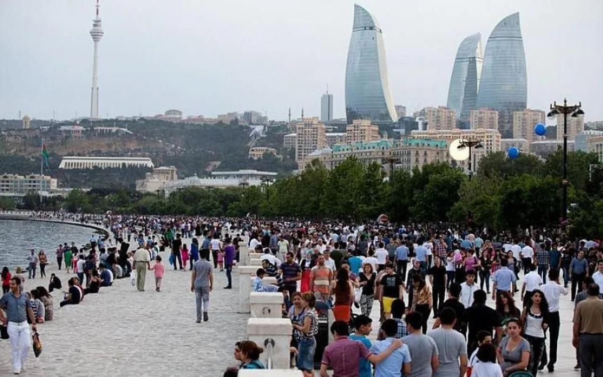 Bu şəxslər işləmədikləri halda MAAŞ alacaqlar