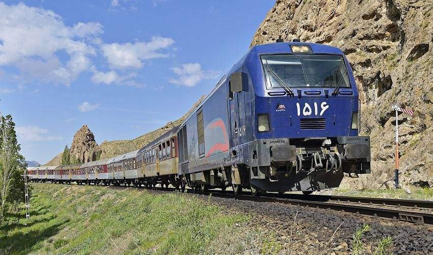 ABŞ İranın dəmir yolu xəttini vurdu: Hərəkət dayandırıldı ABŞ İranın dəmir yolu xəttini vurdu: Hərəkət dayandırıldı