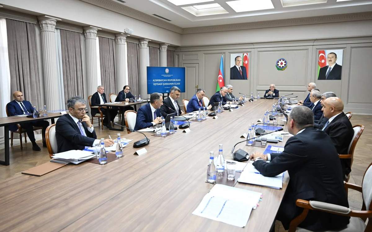 Baş nazirin sədrliyi ilə iclas keçirildi - FOTO Baş nazirin sədrliyi ilə iclas keçirildi - FOTO