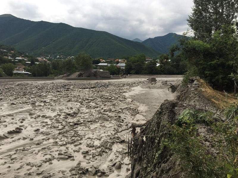 Hava pisləşəcək: İntensiv yağış, sel keçəcək Hava pisləşəcək: İntensiv yağış, sel keçəcək