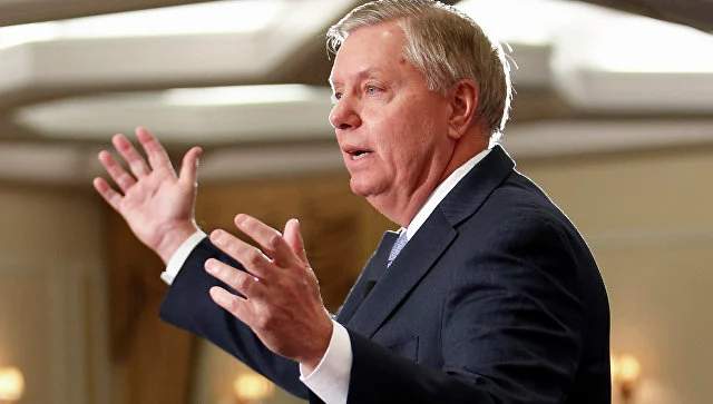 Amerikalı məşhur senator vəfat etdi Amerikalı məşhur senator vəfat etdi