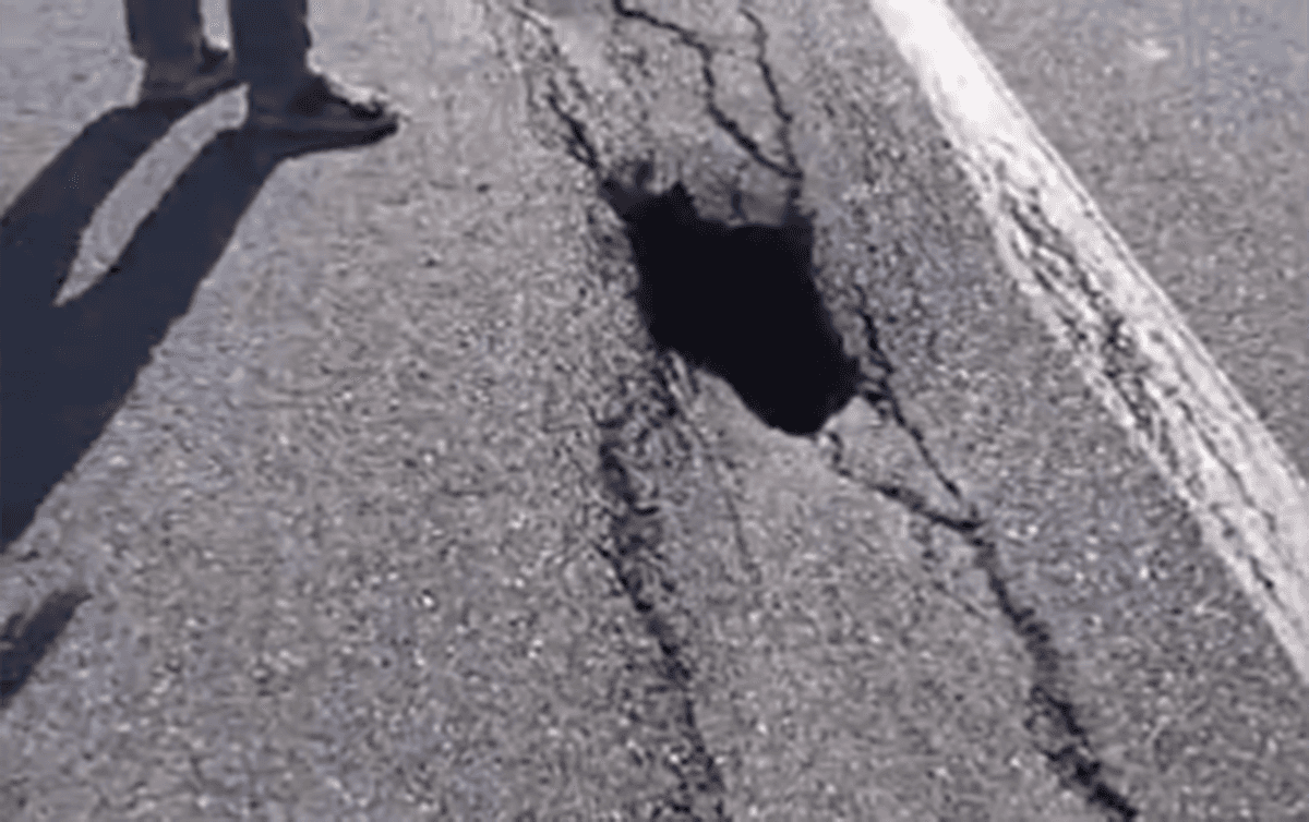 Bakı-Şamaxı yolu çökdü - Video Bakı-Şamaxı yolu çökdü - Video