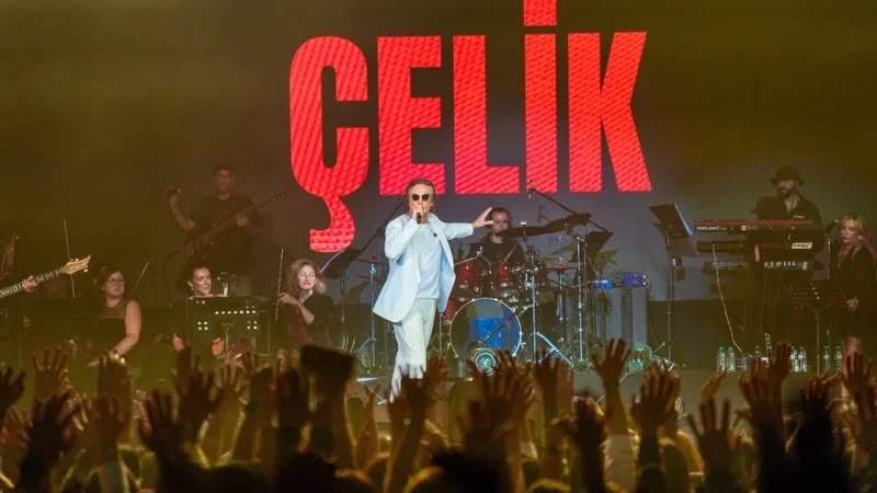 Çelikdən sevgilisi ilə yeni paylaşım Çelikdən sevgilisi ilə yeni paylaşım