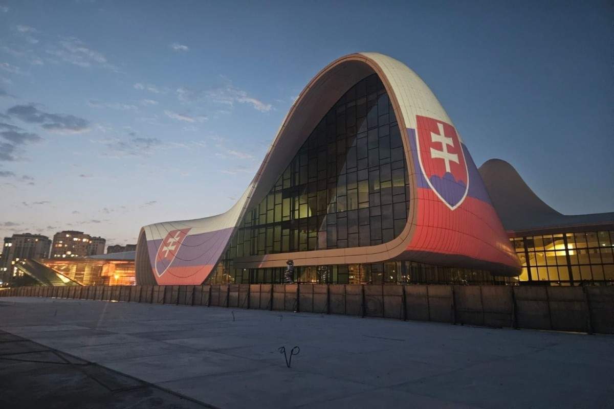 Heydər Əliyev Mərkəzi Slovakiya bayrağının rəngləri ilə işıqlandırıldı - FOTO Heydər Əliyev Mərkəzi Slovakiya bayrağının rəngləri ilə işıqlandırıldı - FOTO