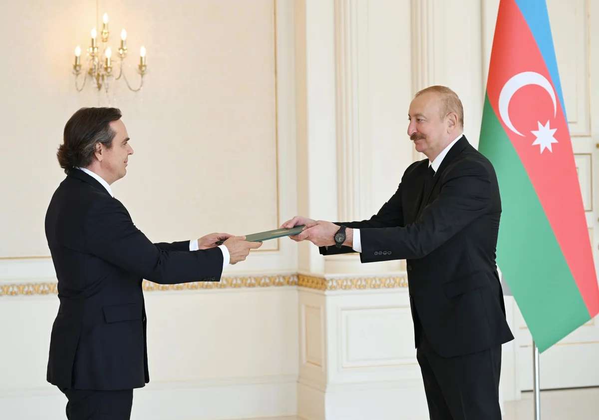 İlham Əliyev Braziliyanın yeni səfirinin etimadnaməsini qəbul etdi - FOTOLAR İlham Əliyev Braziliyanın yeni səfirinin etimadnaməsini qəbul etdi - FOTOLAR