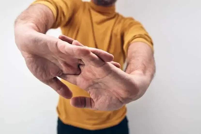 “Barmaq çatlatmaq” zərərlidir, yoxsa yox? “Barmaq çatlatmaq” zərərlidir, yoxsa yox?