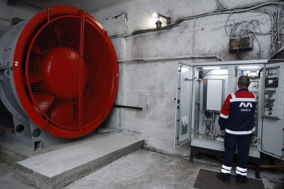 Bakı metrosunda yeni ventilyatorlar quraşdırıldı Bakı metrosunda yeni ventilyatorlar quraşdırıldı