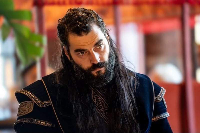 Akın Akınözü yeni serial üçün imicini dəyişdi Akın Akınözü yeni serial üçün imicini dəyişdi