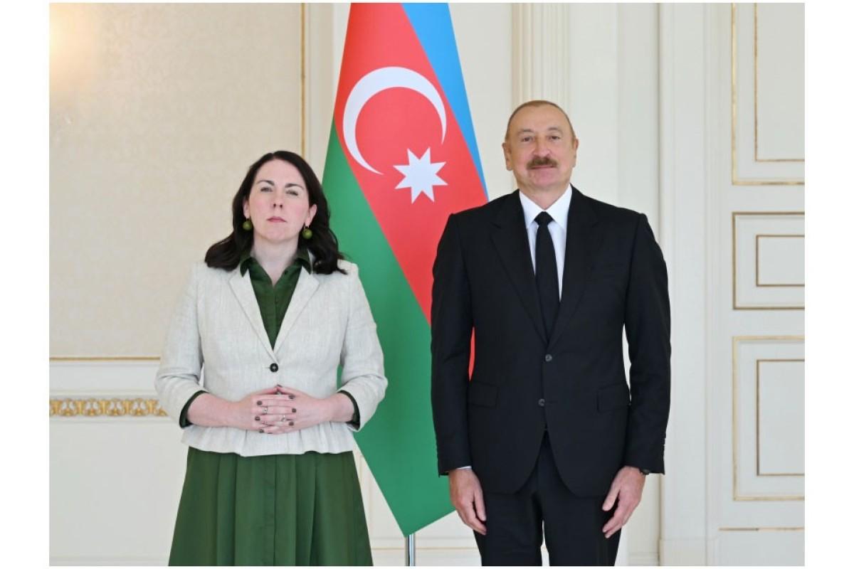 İlham Əliyev İrlandiya səfirinin etimadnaməsini qəbul etdi - FOTOLAR İlham Əliyev İrlandiya səfirinin etimadnaməsini qəbul etdi - FOTOLAR