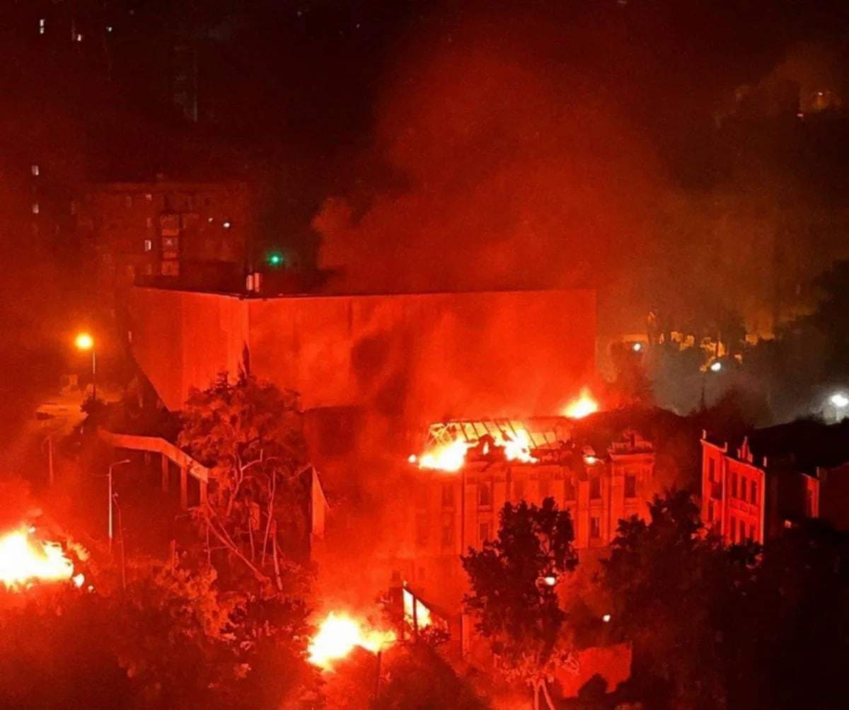 Raket zərbəsi Ukraynada bu şirkətin zavod və anbarlarını məhv etdi Raket zərbəsi Ukraynada bu şirkətin zavod və anbarlarını məhv etdi