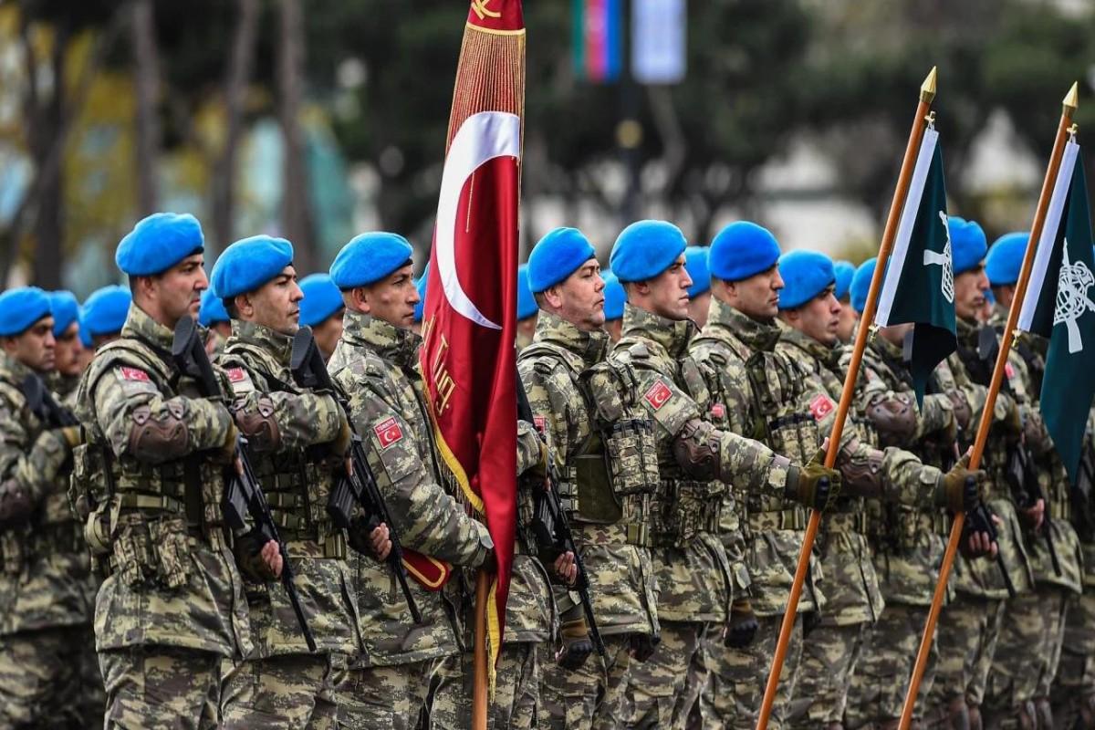 Ərdoğanı hərbi parad zamanı öldürmək istəyiblər Ərdoğanı hərbi parad zamanı öldürmək istəyiblər