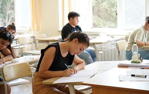 Xarici dil fənləri üzrə tətbiq olunacaq yeni imtahan modeli açıqlandı Xarici dil fənləri üzrə tətbiq olunacaq yeni imtahan modeli açıqlandı