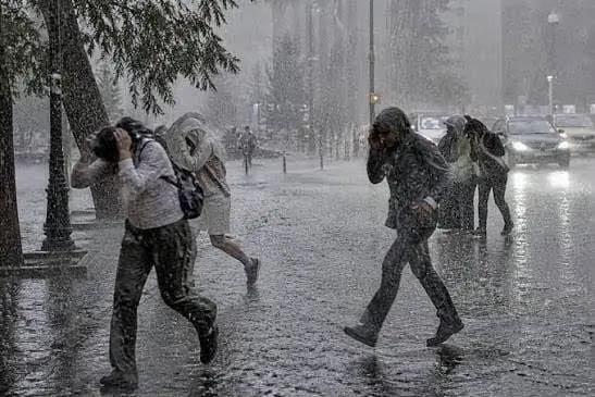 Hava kəskin dəyişir: Leysan yağacaq, dolu düşəcək Hava kəskin dəyişir: Leysan yağacaq, dolu düşəcək