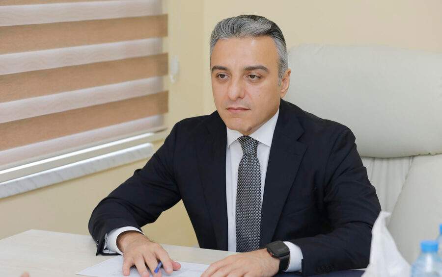 İşdən çıxarılan məmura yeni vəzifə verildi İşdən çıxarılan məmura yeni vəzifə verildi