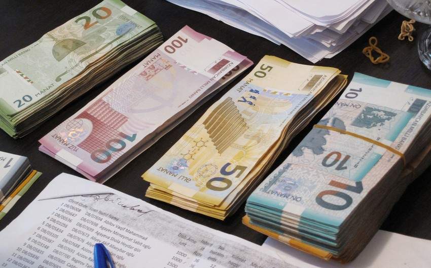 Onlar 8000 manat maaş alır Onlar 8000 manat maaş alır