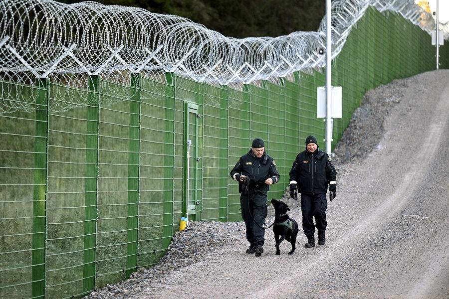 Finlandiya Rusiya ilə sərhəddəki keçidləri bağladı Finlandiya Rusiya ilə sərhəddəki keçidləri bağladı