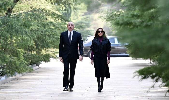 Prezident və xanımı Həsənzadə ilə vida mərasiminə əklil göndərdi Prezident və xanımı Həsənzadə ilə vida mərasiminə əklil göndərdi