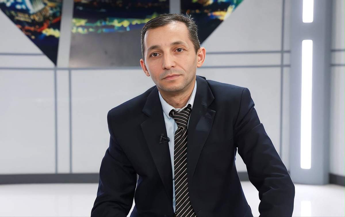 Əli Həsənovun vaxtilə mükafatlandırdığı jurnalist SSRİ bayrağı ilə yürüşə görə həbs edildi Əli Həsənovun vaxtilə mükafatlandırdığı jurnalist SSRİ bayrağı ilə yürüşə görə həbs edildi