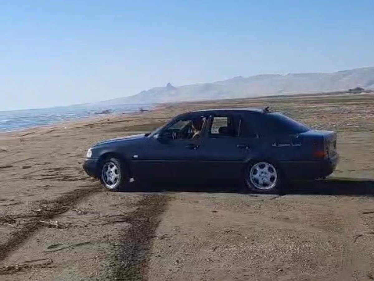 Siyəzəndə avtoxuliqanlıq edən iki sürücü saxlanılıb - Video Siyəzəndə avtoxuliqanlıq edən iki sürücü saxlanılıb - Video