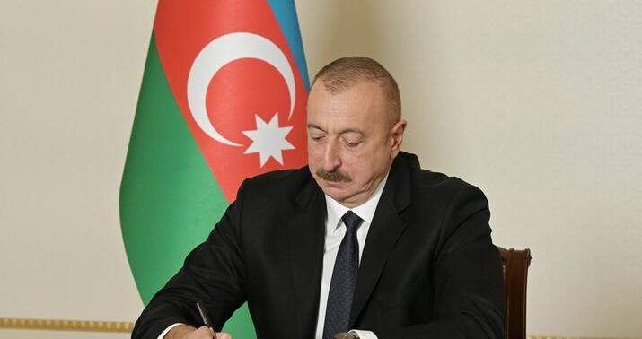 Prezident İlham Əliyev Gömrük Məcəlləsində dəyişikliyi təsdiqlədi Prezident İlham Əliyev Gömrük Məcəlləsində dəyişikliyi təsdiqlədi
