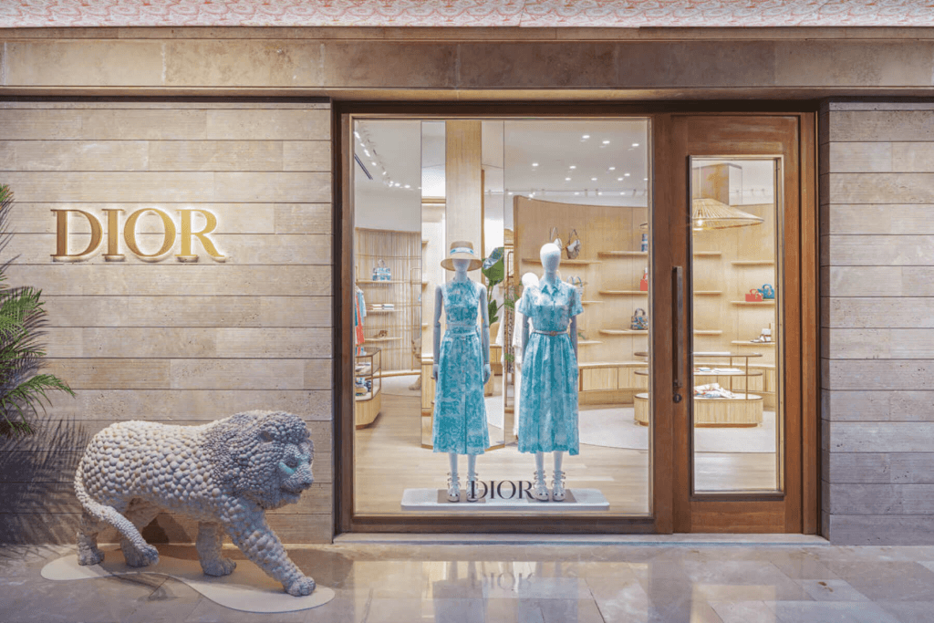 "Dior" Türkiyədə yeni universal məkanını açdı - FOTOLAR "Dior" Türkiyədə yeni universal məkanını açdı - FOTOLAR