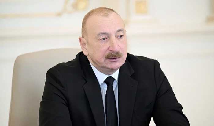 İlham Əliyev Sinqapur prezidentini təbrik etdi İlham Əliyev Sinqapur prezidentini təbrik etdi