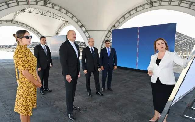 Ölkə başçısı “Şəms 1” və “Qərbi Üfüq” stansiyalarında görülən işlərlə tanış oldu (FOTOLAR) Ölkə başçısı “Şəms 1” və “Qərbi Üfüq” stansiyalarında görülən işlərlə tanış oldu (FOTOLAR)