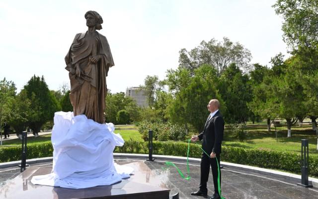 Əcəmi Naxçıvaninin abidəsinin açılışı oldu - FOTOLAR