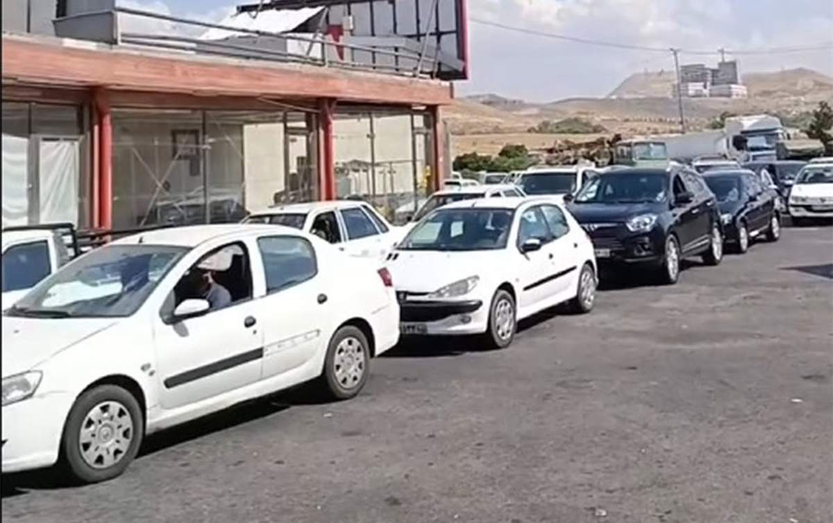 Təbrizdə benzin qıtlığı yaranıb - VİDEO Təbrizdə benzin qıtlığı yaranıb - VİDEO