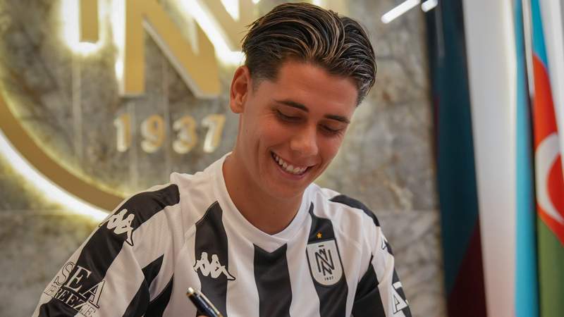 "Neftçi" bu futbolçunu 1,6 milyon manata transfer edib "Neftçi" bu futbolçunu 1,6 milyon manata transfer edib