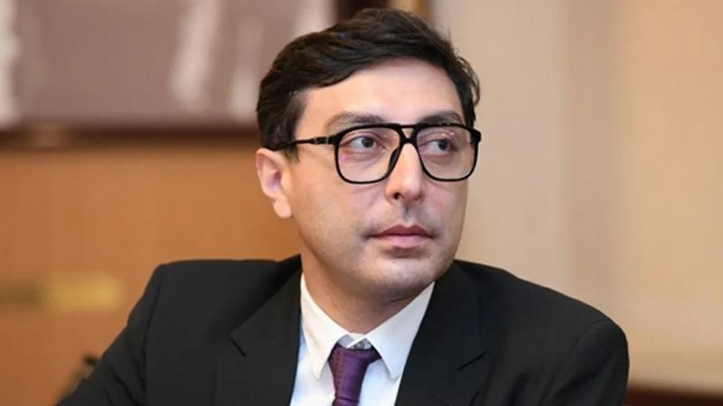 Nazir onu direktor təyin etdi Nazir onu direktor təyin etdi