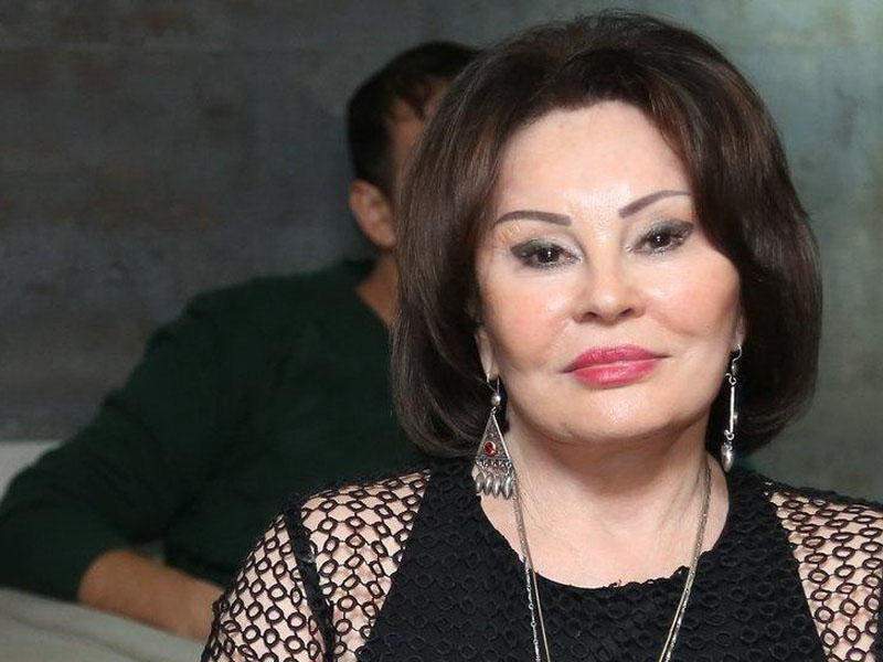 Amaliya Pənahovanın qılıncı satışa çıxarıldı – FOTO Amaliya Pənahovanın qılıncı satışa çıxarıldı – FOTO
