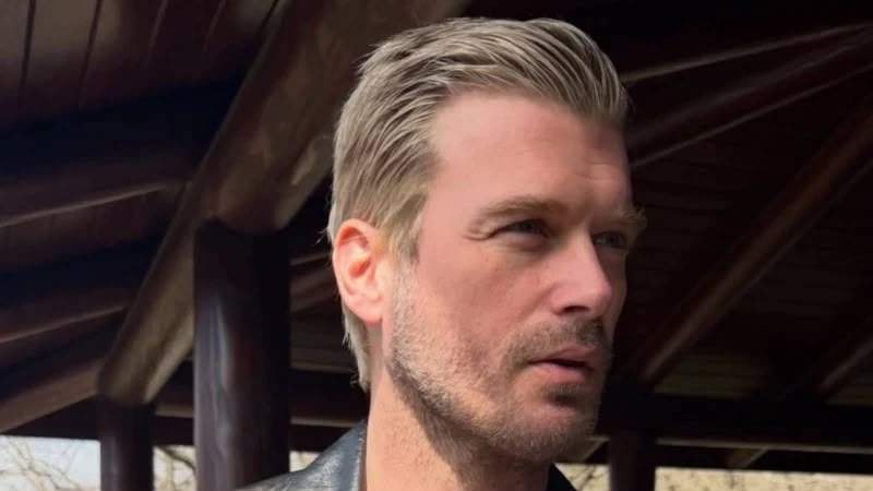 Kıvanç Tatlıtuğ sosial media hesablarını niyə bağladı? Kıvanç Tatlıtuğ sosial media hesablarını niyə bağladı?