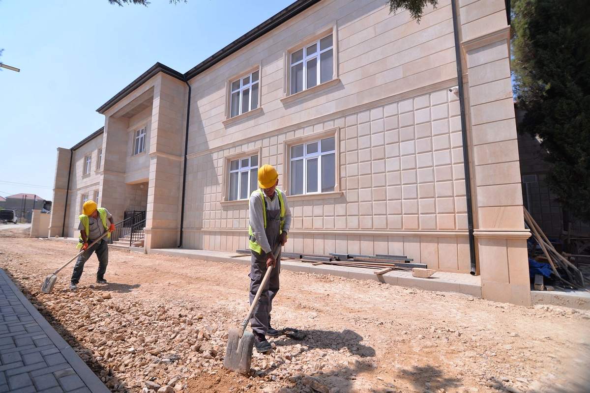 Məşhur bina təmirə bağlandı - FOTO Məşhur bina təmirə bağlandı - FOTO