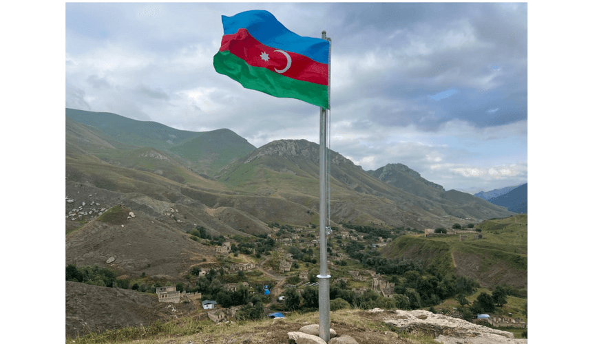 Başlıbel zirvəsində Azərbaycan bayrağı ucaldıldı - FOTO Başlıbel zirvəsində Azərbaycan bayrağı ucaldıldı - FOTO