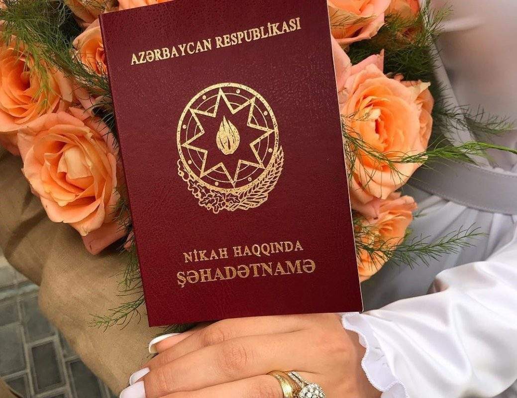 Nikahlar sürətlə azalır: Gənclər ailə qurmaqdan qorxur? Nikahlar sürətlə azalır: Gənclər ailə qurmaqdan qorxur?
