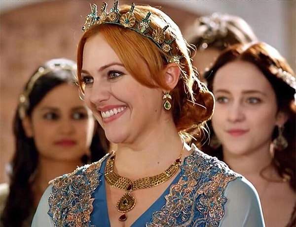 "Hürrem" obrazının gəncliyi izləyiciləri heyrətləndirdi - FOTO "Hürrem" obrazının gəncliyi izləyiciləri heyrətləndirdi - FOTO