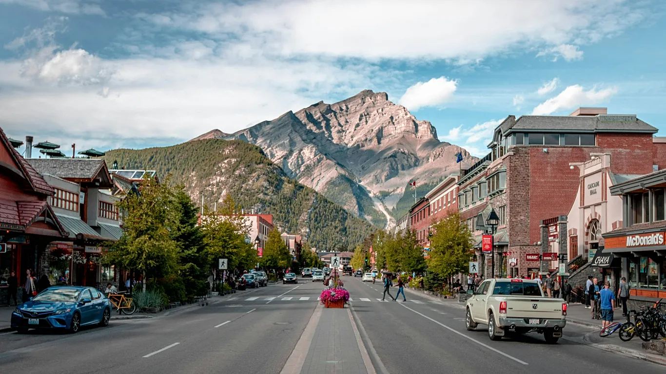 Yayda dünyanın ən gözəl 10 şəhəri - ADLAR Yayda dünyanın ən gözəl 10 şəhəri - ADLAR