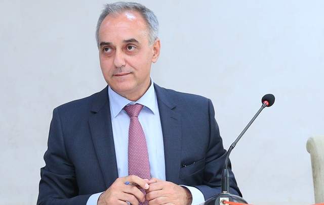 Binəqədi icra başçısı ilə tanınmış media nümayəndəsi arasında gərgin anlar -VİDEO Binəqədi icra başçısı ilə tanınmış media nümayəndəsi arasında gərgin anlar -VİDEO