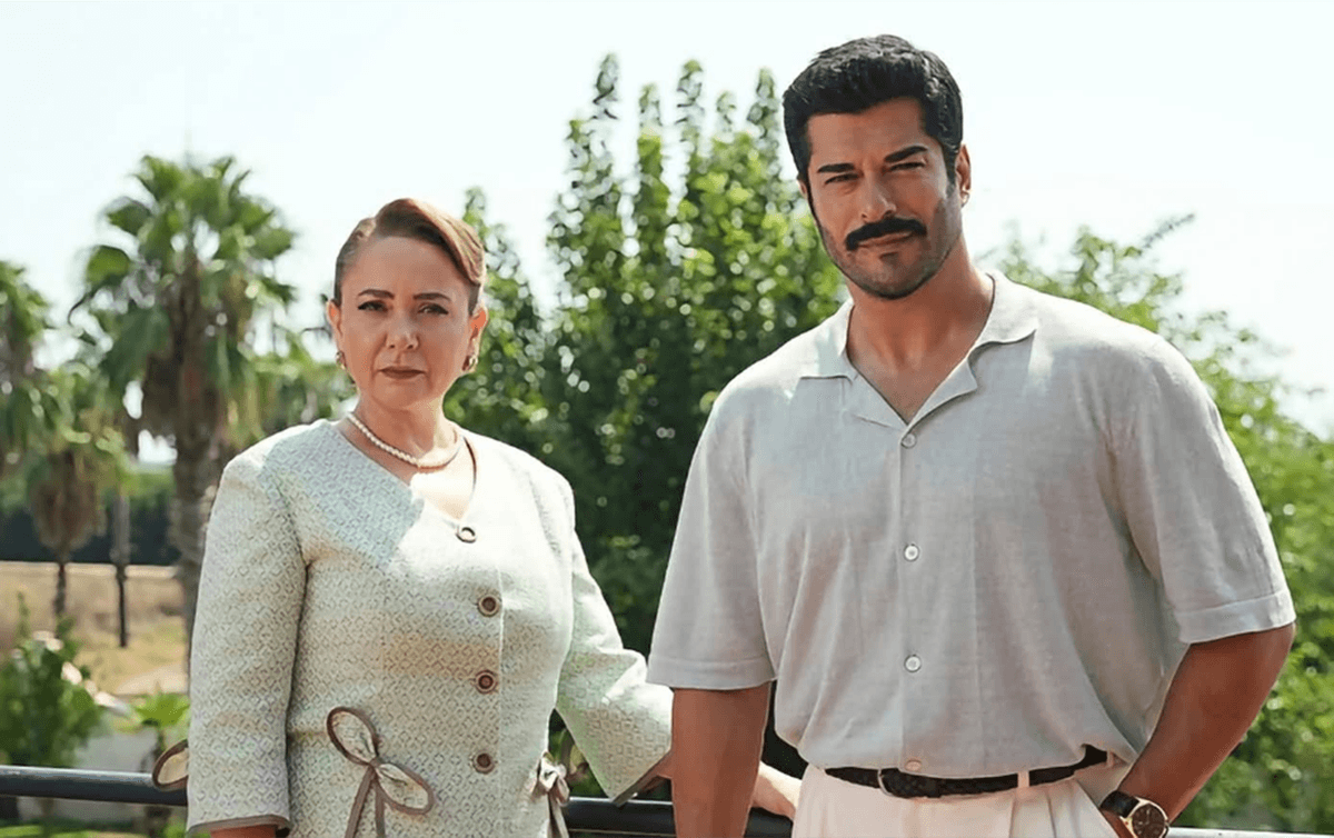 “Ana-oğul” arasındakı 9 yaş fərqi müzakirə yaratdı - “Ana-oğul” arasındakı 9 yaş fərqi müzakirə yaratdı -