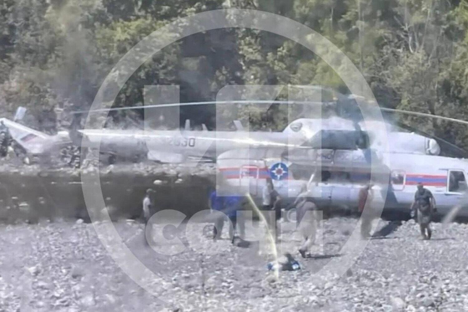 Soçidə helikopter sərt eniş etdi