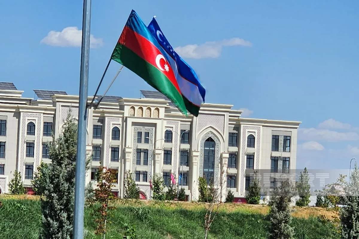 Daşkənd küçələri Azərbaycan və Özbəkistan bayraqları ilə bəzədilib Daşkənd küçələri Azərbaycan və Özbəkistan bayraqları ilə bəzədilib