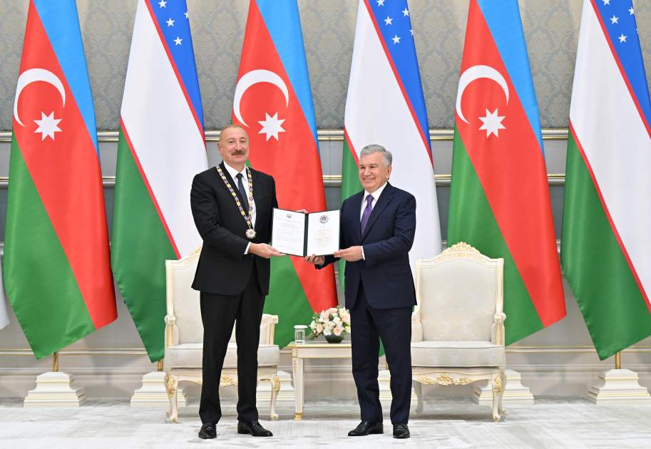 Azərbaycan və Özbəkistan prezidentlərinin təltifolunma mərasimi (FOTO) Azərbaycan və Özbəkistan prezidentlərinin təltifolunma mərasimi (FOTO)