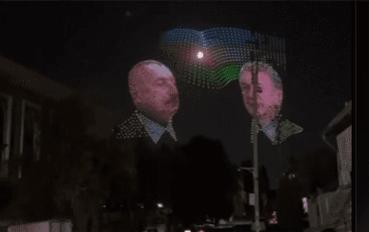 Prezidentin səfərindən öncə Daşkənddə möhtəşəm dron şou - Video Prezidentin səfərindən öncə Daşkənddə möhtəşəm dron şou - Video
