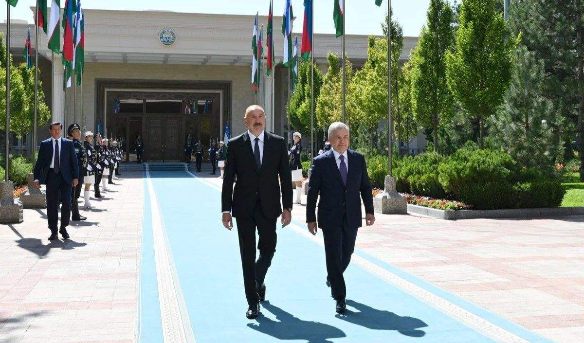 Prezident İlham Əliyevin Özbəkistana səfərindən VİDEOÇARX Prezident İlham Əliyevin Özbəkistana səfərindən VİDEOÇARX